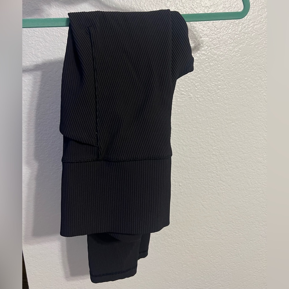 Athleta salutation stash pocket 7/8 black rib crop EUC - Picture 5 of 7